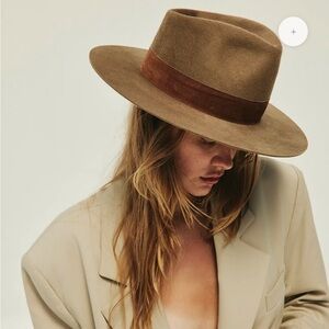 NEW Janessa Leone ALARA HAT
Retails for: $337
Stiffened Wool Fedora - never worn
